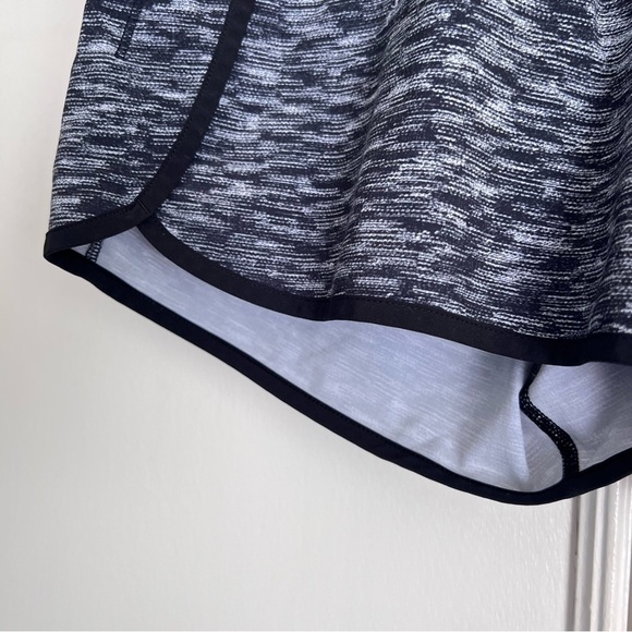 Lululemon Run Times Short *4-way Stretch 4" Dramatic Static White Black‎ / Black - Picture 6 of 10